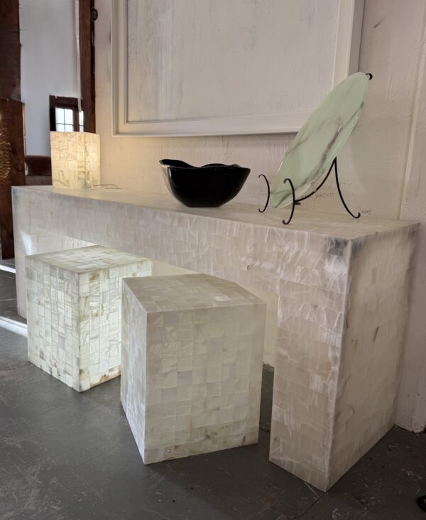 Consola Marquetry – Crystalline Onyx Marble