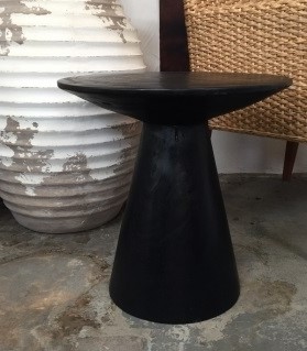 Pyramid Side Table | Black